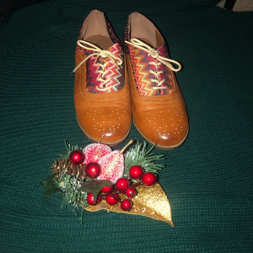 *5 for $25!** Black poppy vintage inspired loafers